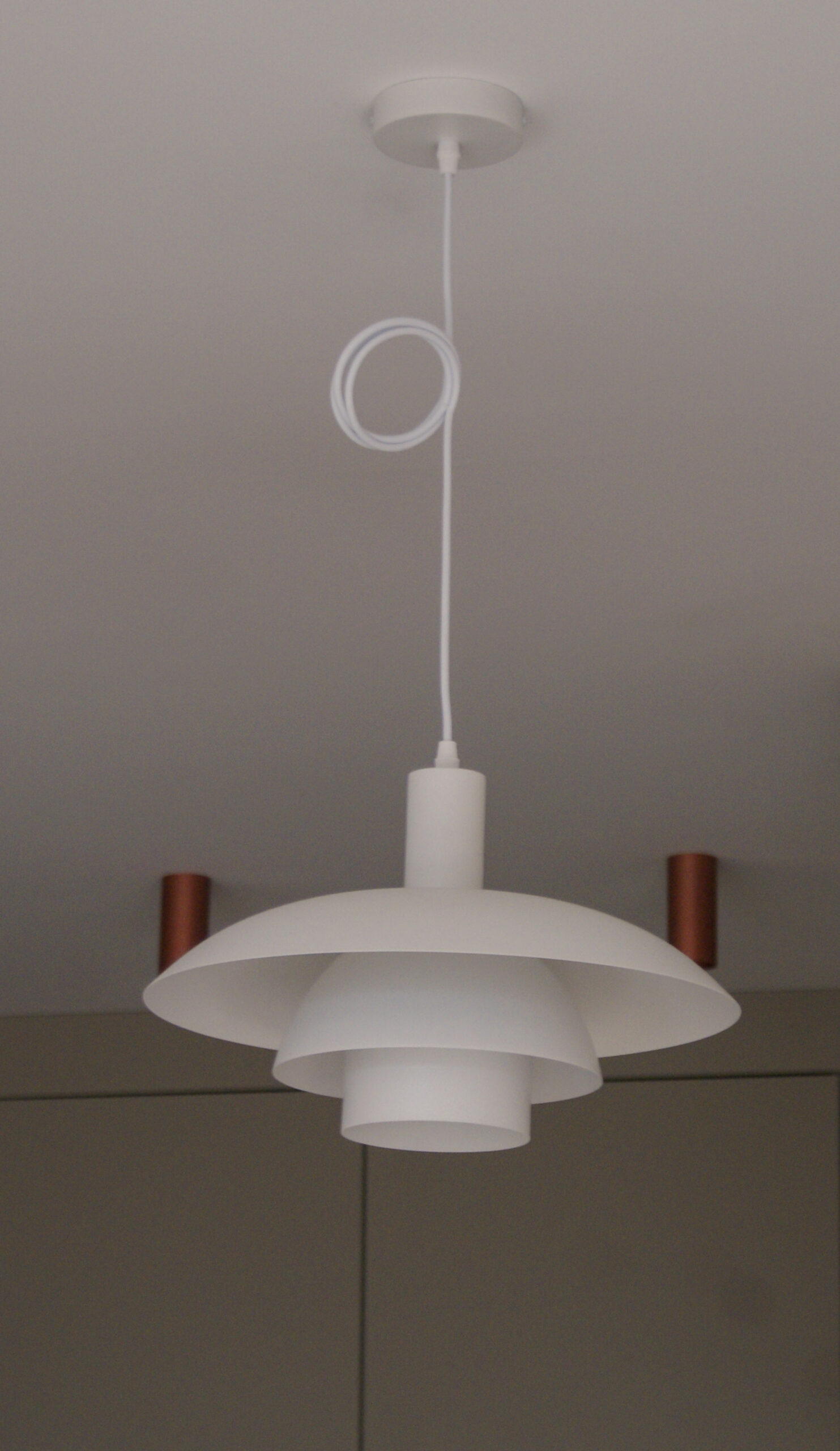 Designerska lampa wisząca biała